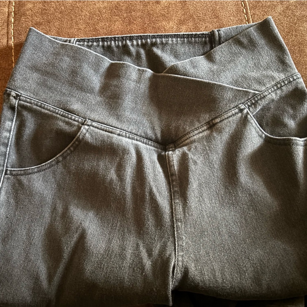HALARA Gray Flare Jeggings